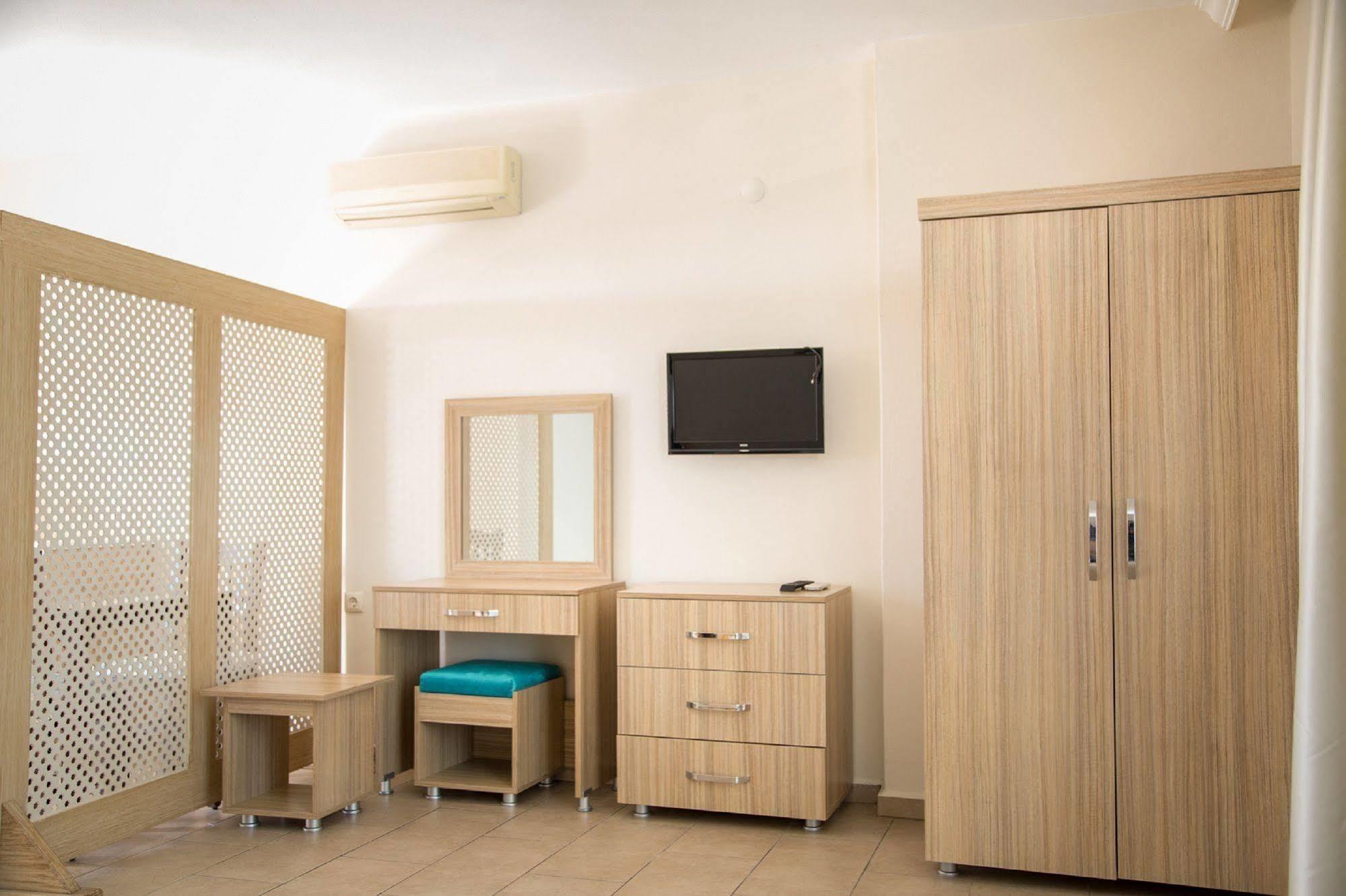 Ponz Hotel